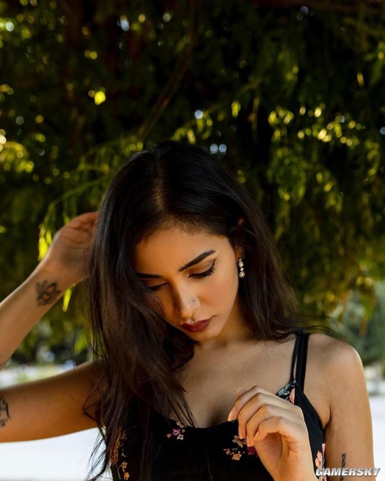 人美声甜的电竞美女 《Dota2》女主播“约旦妹”