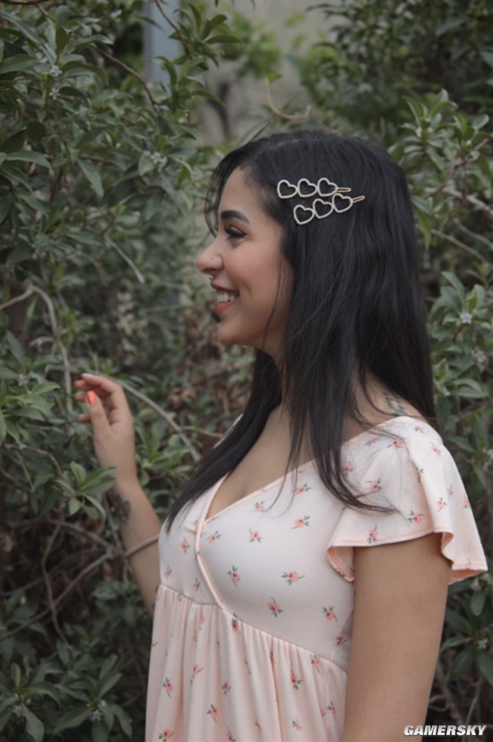 人美声甜的电竞美女 《Dota2》女主播“约旦妹”