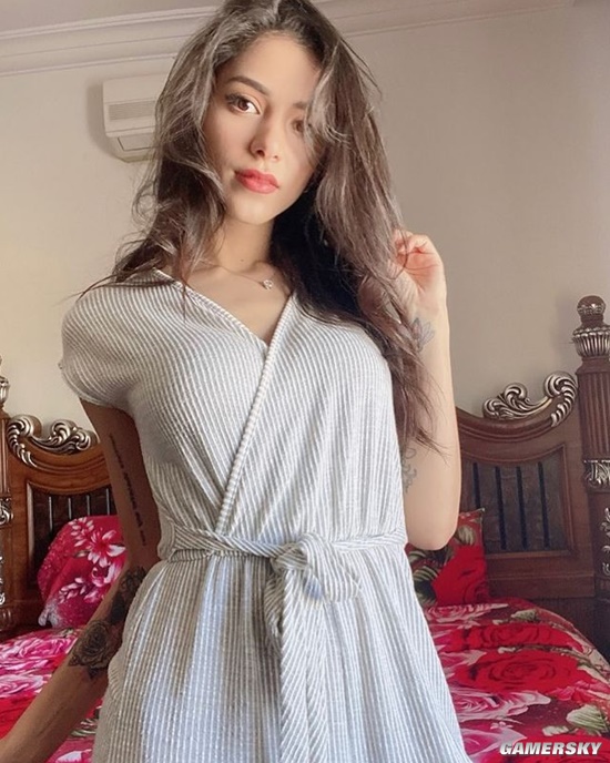 人美声甜的电竞美女 《Dota2》女主播“约旦妹”