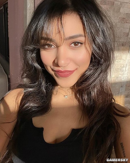 人美声甜的电竞美女 《Dota2》女主播“约旦妹”