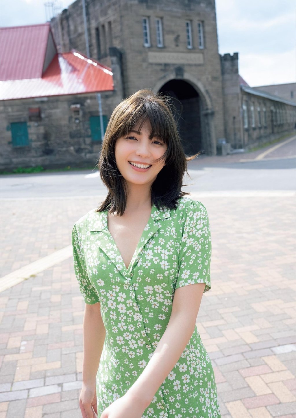 冲绳美女南里美希 第二本写真带来成熟慵懒气息-皮皮兔动漫