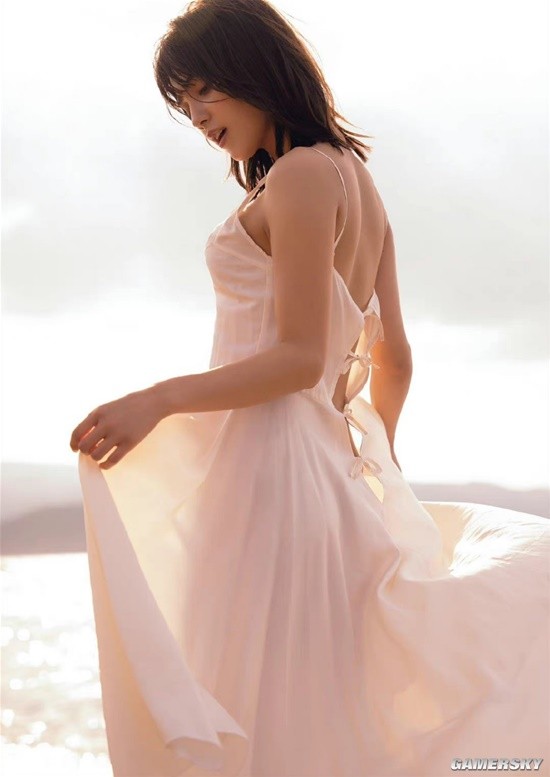 冲绳美女南里美希 第二本写真带来成熟慵懒气息