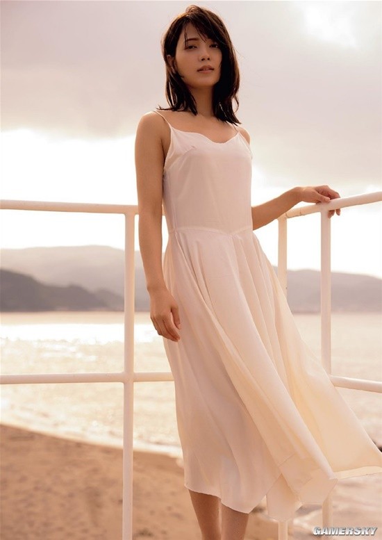 冲绳美女南里美希 第二本写真带来成熟慵懒气息