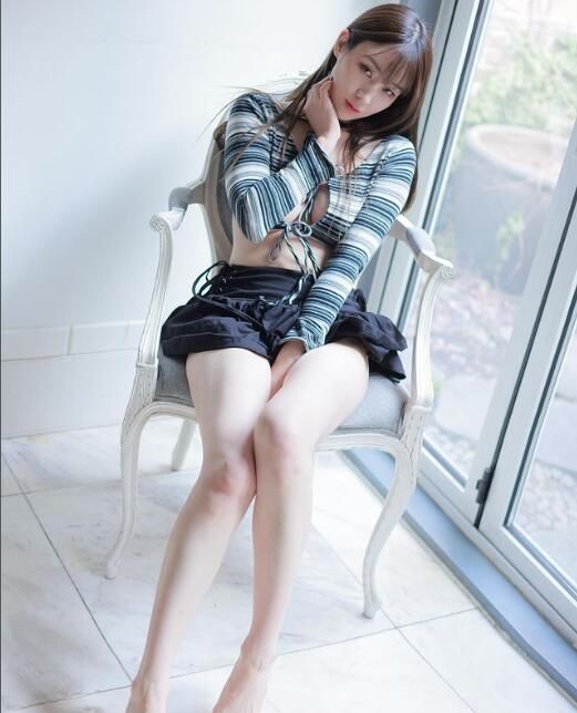 颜值妩媚的E级美人 韩国辣模转行开内衣店当老板娘