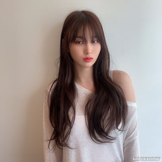 颜值妩媚的E级美人 韩国辣模转行开内衣店当老板娘