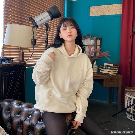 颜值妩媚的E级美人 韩国辣模转行开内衣店当老板娘