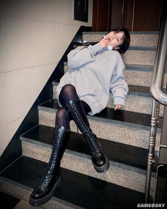 颜值妩媚的E级美人 韩国辣模转行开内衣店当老板娘