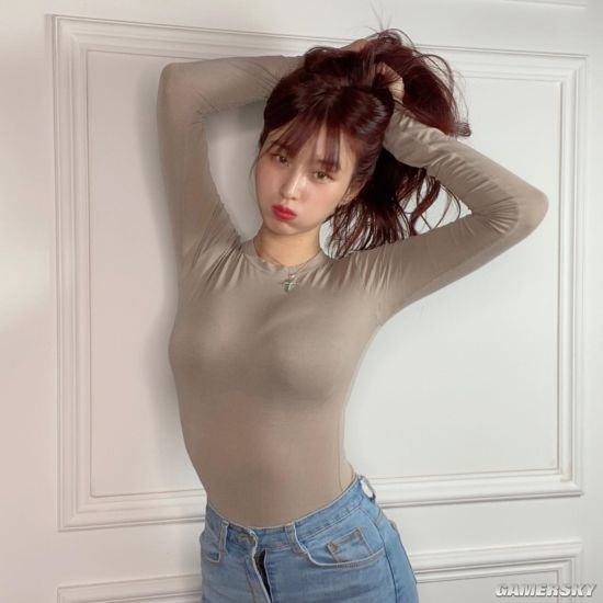 颜值妩媚的E级美人 韩国辣模转行开内衣店当老板娘