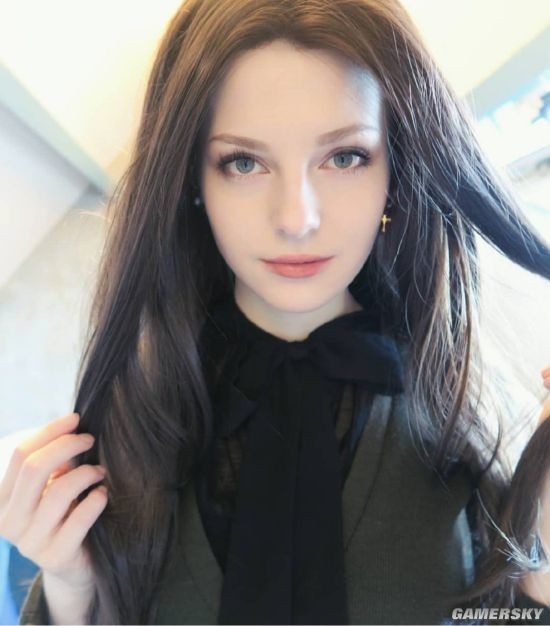 《生化危机4》重制版Ashley的脸模 荷兰模特Ella Freya