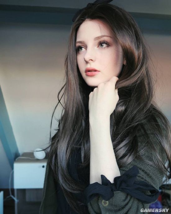 《生化危机4》重制版Ashley的脸模 荷兰模特Ella Freya