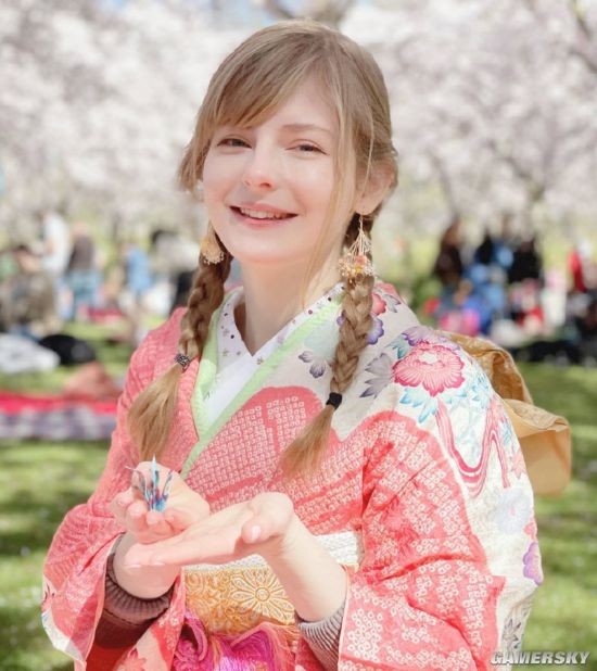 《生化危机4》重制版Ashley的脸模 荷兰模特Ella Freya