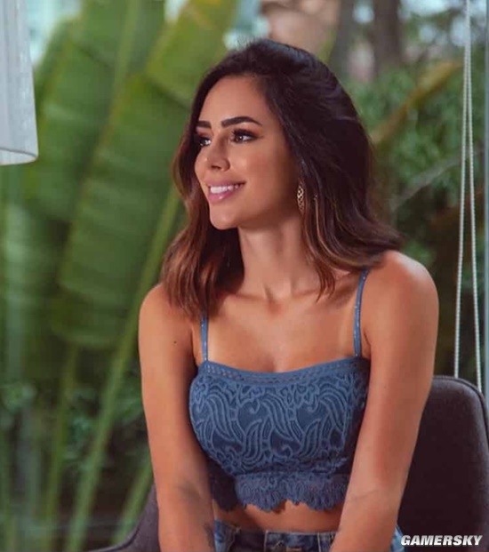 世界杯“大嫂团” 内马尔的巴西模特女友热情火辣