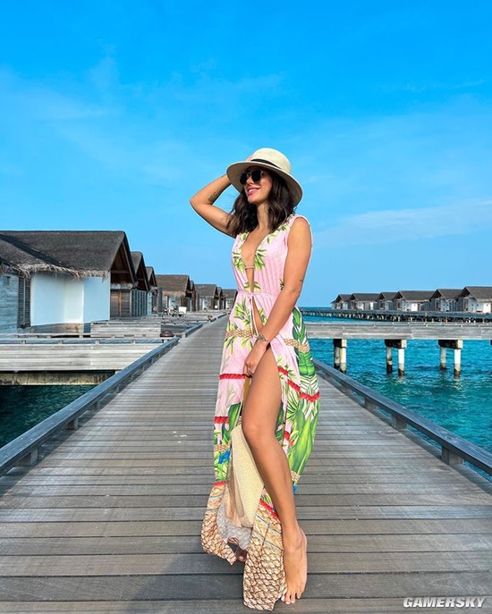 世界杯“大嫂团” 内马尔的巴西模特女友热情火辣