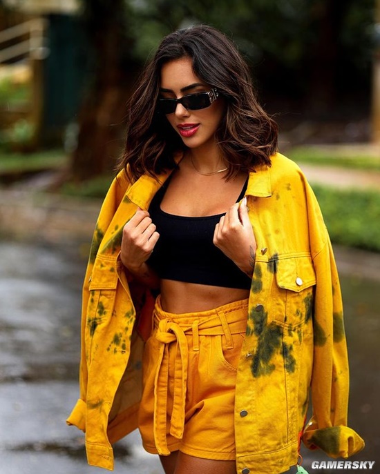 世界杯“大嫂团” 内马尔的巴西模特女友热情火辣