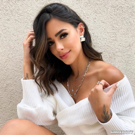 世界杯“大嫂团” 内马尔的巴西模特女友热情火辣