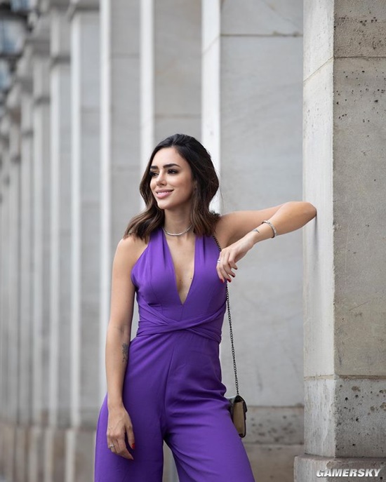 世界杯“大嫂团” 内马尔的巴西模特女友热情火辣