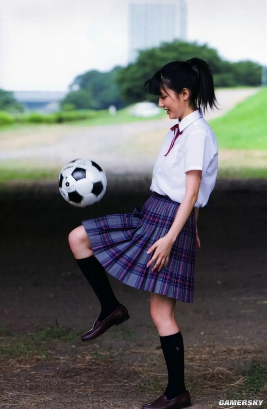 世界杯“大嫂团” 日本顶级清纯系美女真野惠里菜