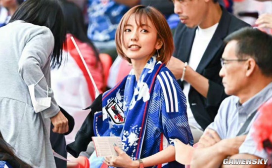 世界杯“大嫂团” 日本顶级清纯系美女真野惠里菜