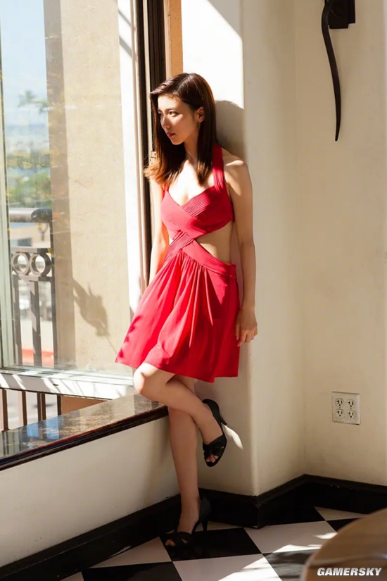 世界杯“大嫂团” 日本顶级清纯系美女真野惠里菜