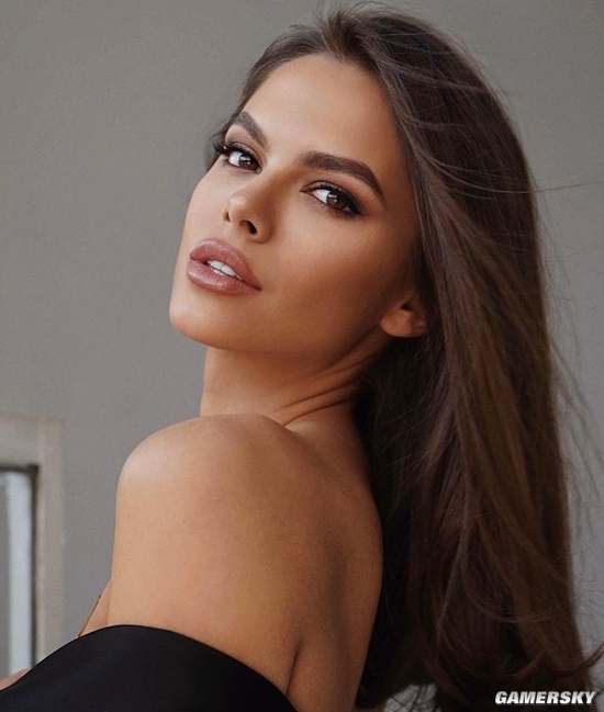 极致比例的身体 俄罗斯“亡命女神”身材惹火