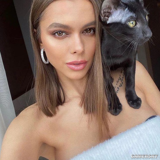 极致比例的身体 俄罗斯“亡命女神”身材惹火