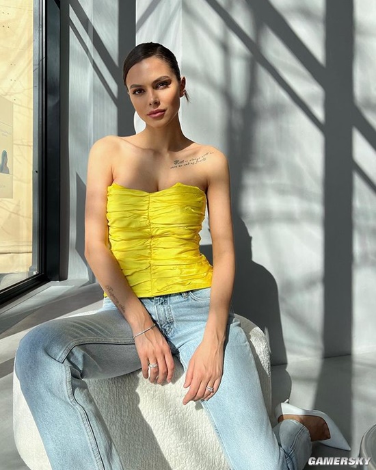 极致比例的身体 俄罗斯“亡命女神”身材惹火