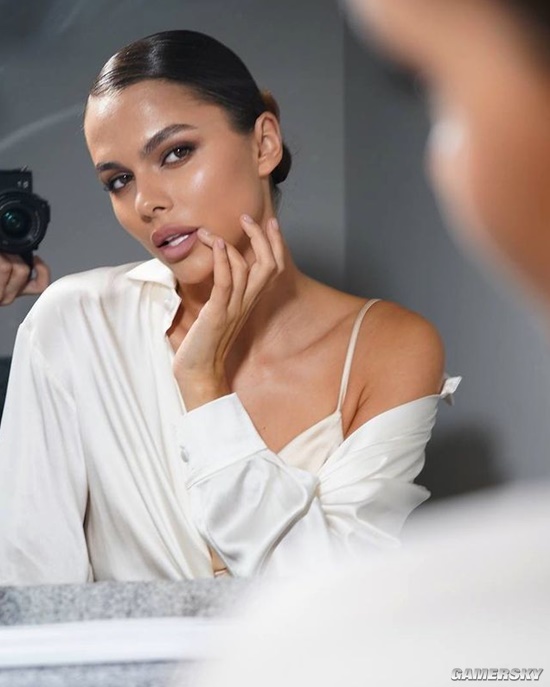 极致比例的身体 俄罗斯“亡命女神”身材惹火