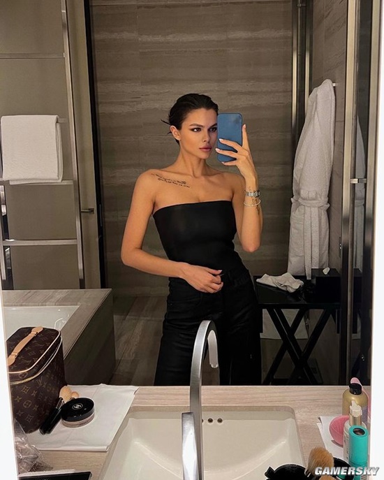 极致比例的身体 俄罗斯“亡命女神”身材惹火