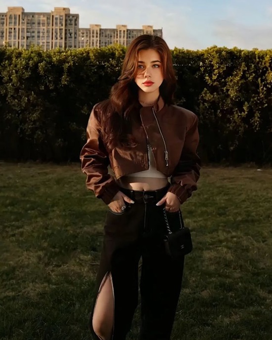 绝顶的颜值和身材 俄罗斯网红模特美貌突破次元壁