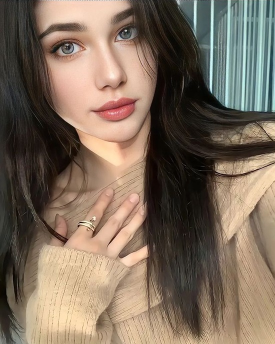 绝顶的颜值和身材 俄罗斯网红模特美貌突破次元壁