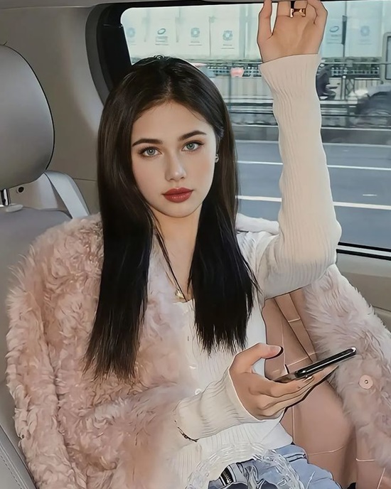 绝顶的颜值和身材 俄罗斯网红模特美貌突破次元壁