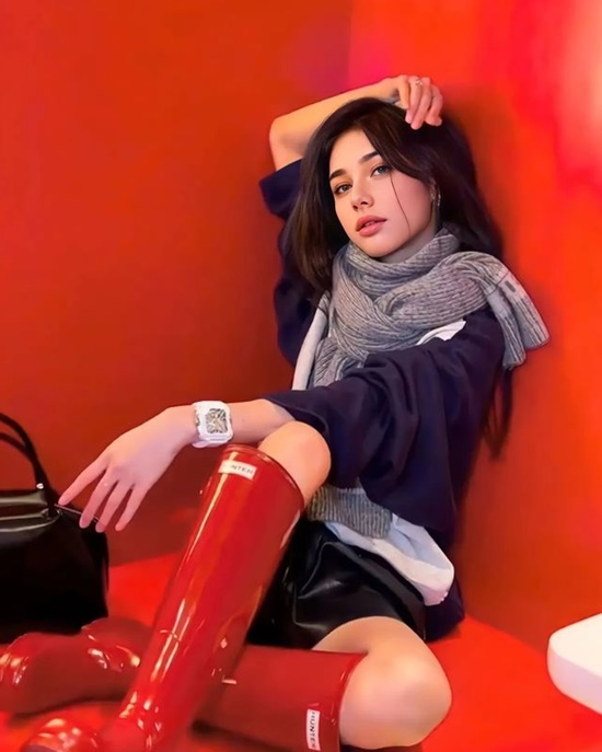 绝顶的颜值和身材 俄罗斯网红模特美貌突破次元壁