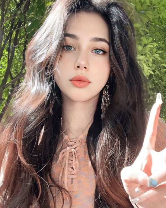 绝顶的颜值和身材 俄罗斯网红模特美貌突破次元壁