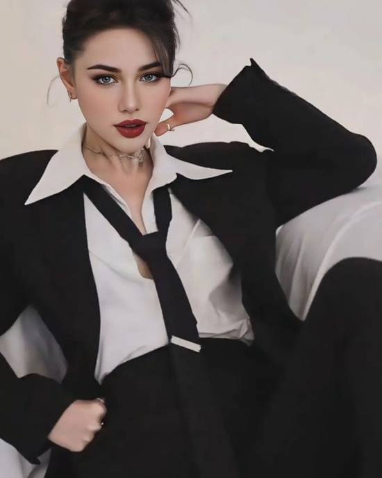 绝顶的颜值和身材 俄罗斯网红模特美貌突破次元壁