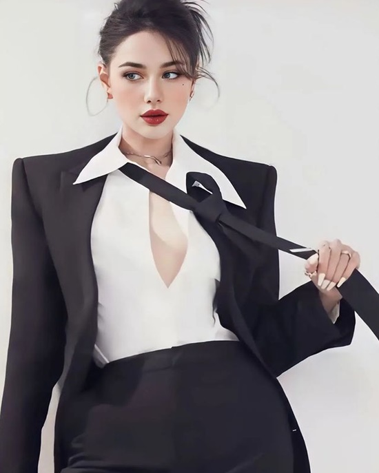 绝顶的颜值和身材 俄罗斯网红模特美貌突破次元壁