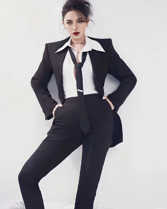 绝顶的颜值和身材 俄罗斯网红模特美貌突破次元壁