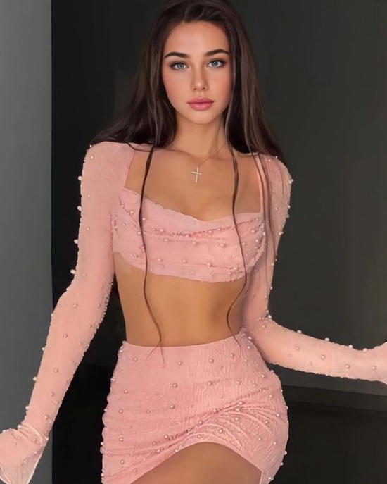 绝顶的颜值和身材 俄罗斯网红模特美貌突破次元壁