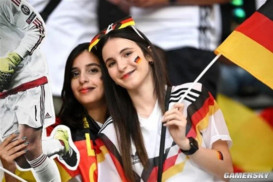 看球的同时也看“球” 2022世界杯女球迷集锦