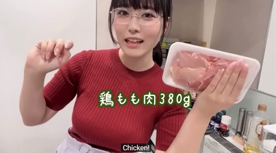 日本写真女星东云海拼《水星魔女》魔灵高达 还自制了涂装