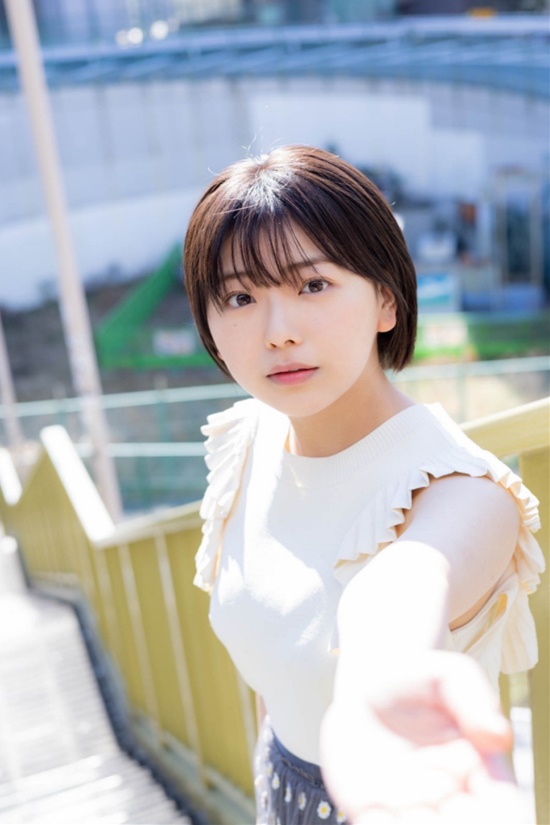 20岁短发邻家学妹 日本网红转型写真女星的大熊杏优-皮皮兔动漫