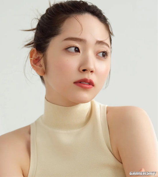 可盐可甜人美声甜 满足幻想的日本女星铃木爱理