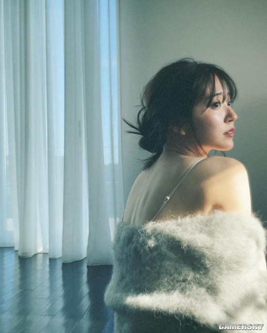 可盐可甜人美声甜 满足幻想的日本女星铃木爱理