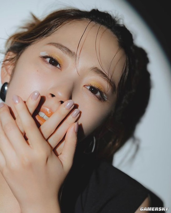 可盐可甜人美声甜 满足幻想的日本女星铃木爱理