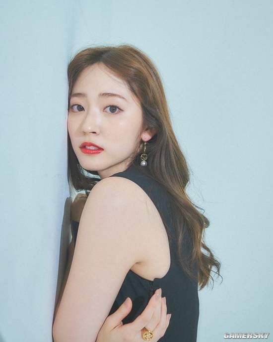 可盐可甜人美声甜 满足幻想的日本女星铃木爱理