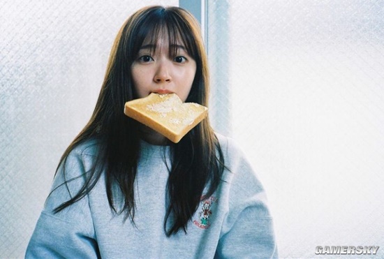 可盐可甜人美声甜 满足幻想的日本女星铃木爱理