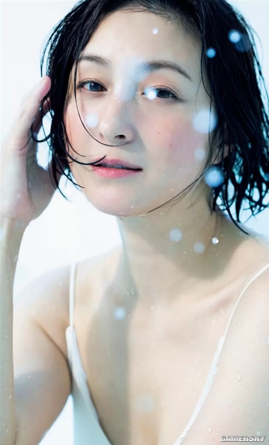 42岁广末凉子时隔22年再出写真 招牌笑容依旧少女感