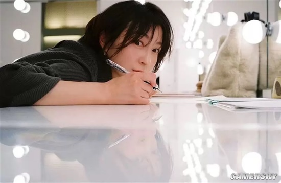 42岁广末凉子时隔22年再出写真 招牌笑容依旧少女感