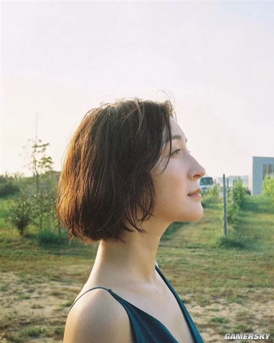 42岁广末凉子时隔22年再出写真 招牌笑容依旧少女感