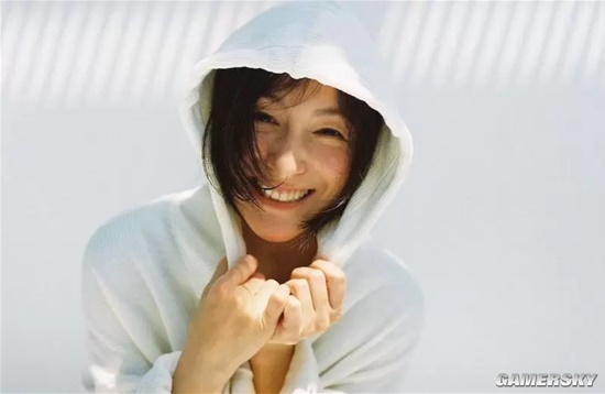 42岁广末凉子时隔22年再出写真 招牌笑容依旧少女感
