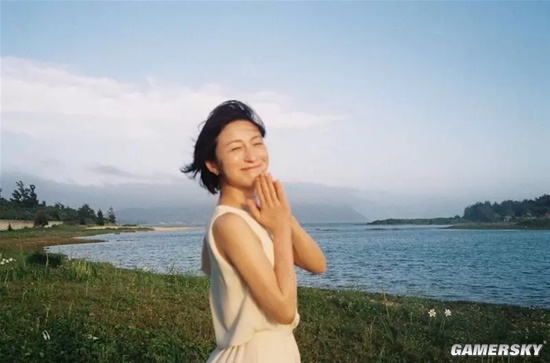 42岁广末凉子时隔22年再出写真 招牌笑容依旧少女感